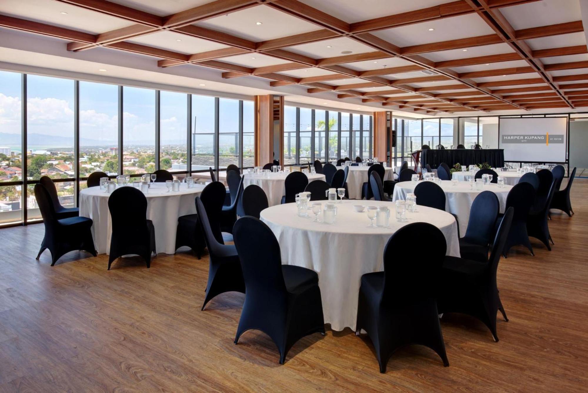 Harper Kupang By Aston Hotell Exteriör bild